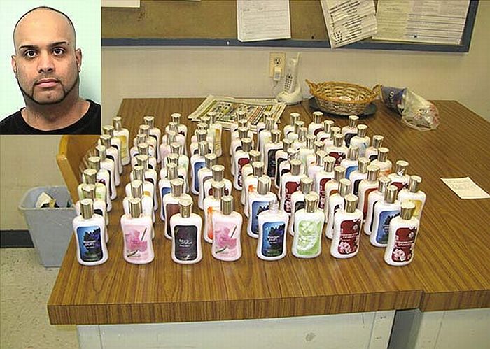 Chamil Guadarrama escondeu 75 frascos de loção na calça | Divulgação