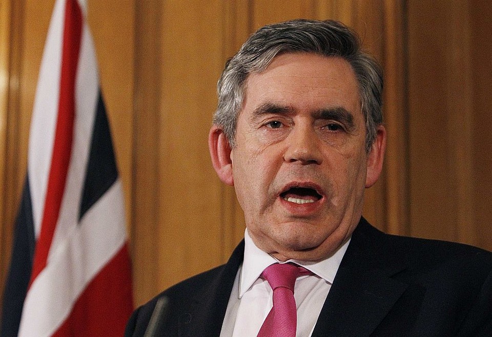 Gordon Brown afirmou que recusa de Saddam Hussein em cumprir compromissos internacionais foi principal motivo para a guerra do Iraque | Reuters
