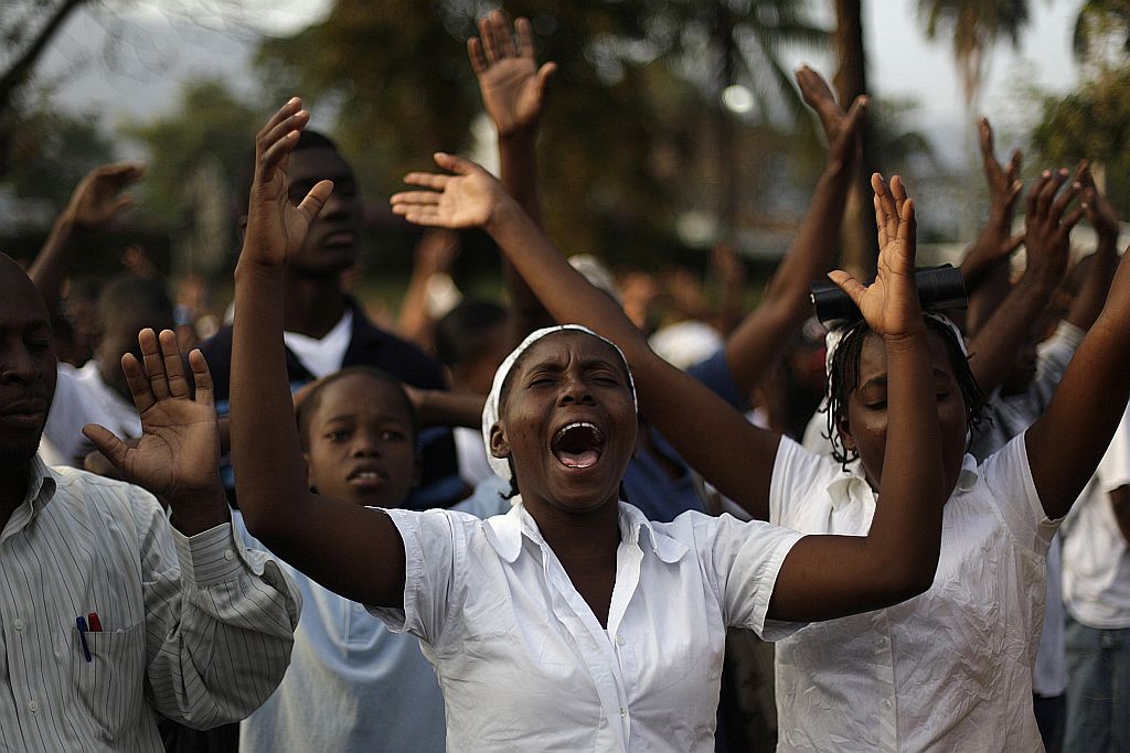 Haitianos se reuniram nas ruas e igrejas para lembrar as vítimas dos terremotos | Reuters