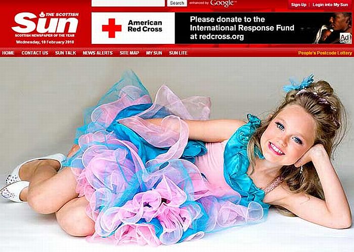 A pequena Madison Wren-Campbell, de 9 anos, é considerada pelos vizinhos um pequeno monstro | Reprodução/The Sun