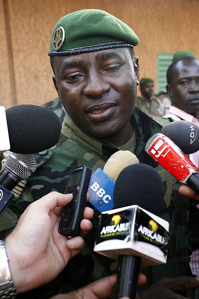 Porta-voz da junta militar eu entrevista à imprensa | reuters