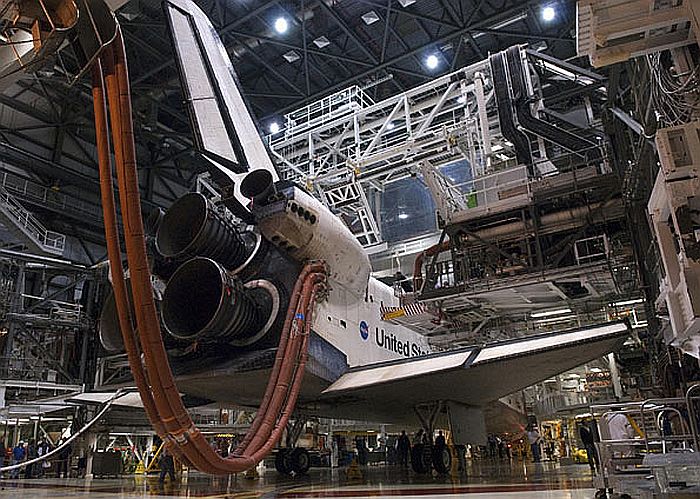 Sem descanso - Endeavour foi posicionada no Orbiter Processing Facility-2 para manutenção e preparativos para sua última missão, em julho | Nasa