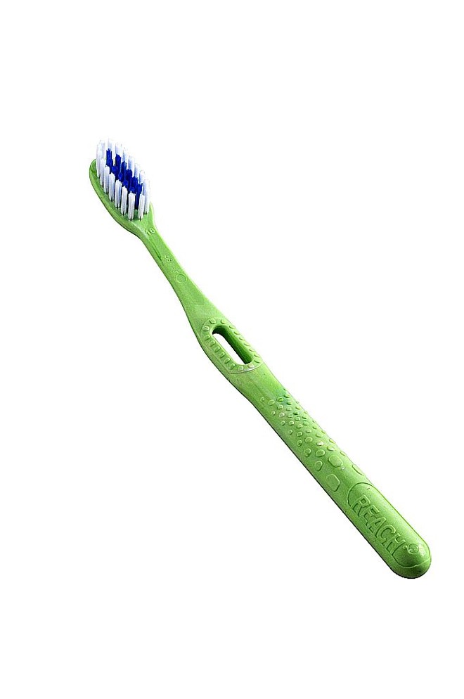 Escova ecológica - A escova Eco Essencial, da Johnson & Johnson, tem o cabo feito de material reciclado. Por isso, além de benefícios, como o limpador de língua, tem a vantagem de ser oferecida a baixo custo. Preço sugerido: R$ 1,49 |