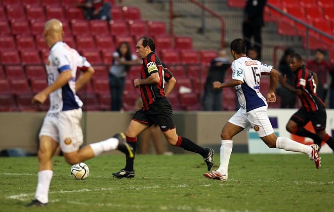 Paulo Baier controlou o ritmo do meio-de-campo atleticano |