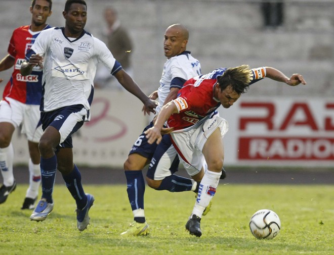 João Paulo foi um dos melhores jogadores do Paraná em campo, preciso na marcação e eficiente nas assistências (fez o passe para os dois gols) | 