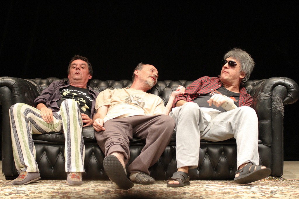 Três solteirões falam sobre a solidão em Música Para Ninar Dinossauros