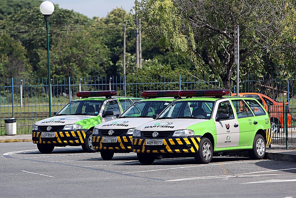 Veículos dos agentes da Diretran, da Urbs: há vagas para todos os níveis de escolaridade | Albari Rosa/Gazeta do Povo