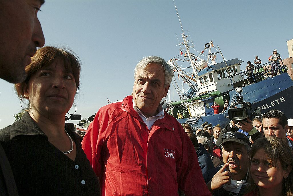 Piñera visita sobreviventes do terremoto em Talcahuano: urgência da reconstrução pode minimizar o crescimento no curto prazo | Jose Luis Saavedra/Reuters