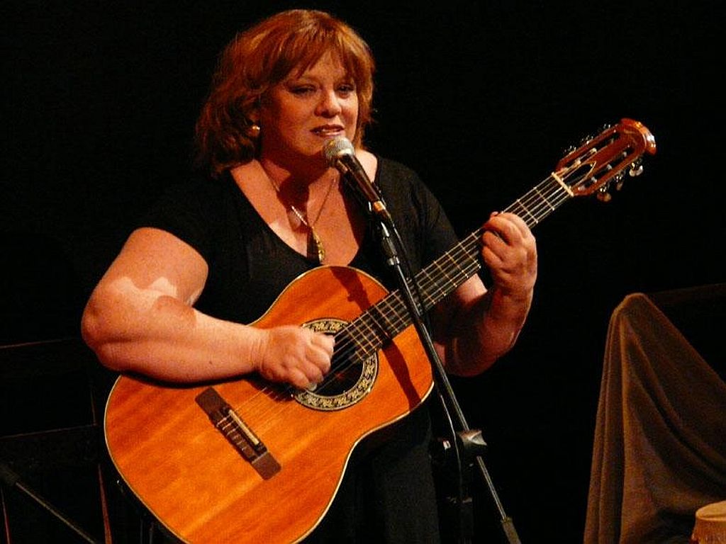 Luhli: seu violão e as histórias com Ney Matogrosso serão os companheiros de palco | Nadja Naira/Divulgação