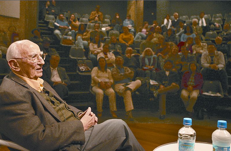 José Mindlin participou do Paiol Literário em Curitiba, em 2006, e conversou por duas horas com uma plateia atenta e interessada | Rodolfo Bührer/Gazeta do Povo