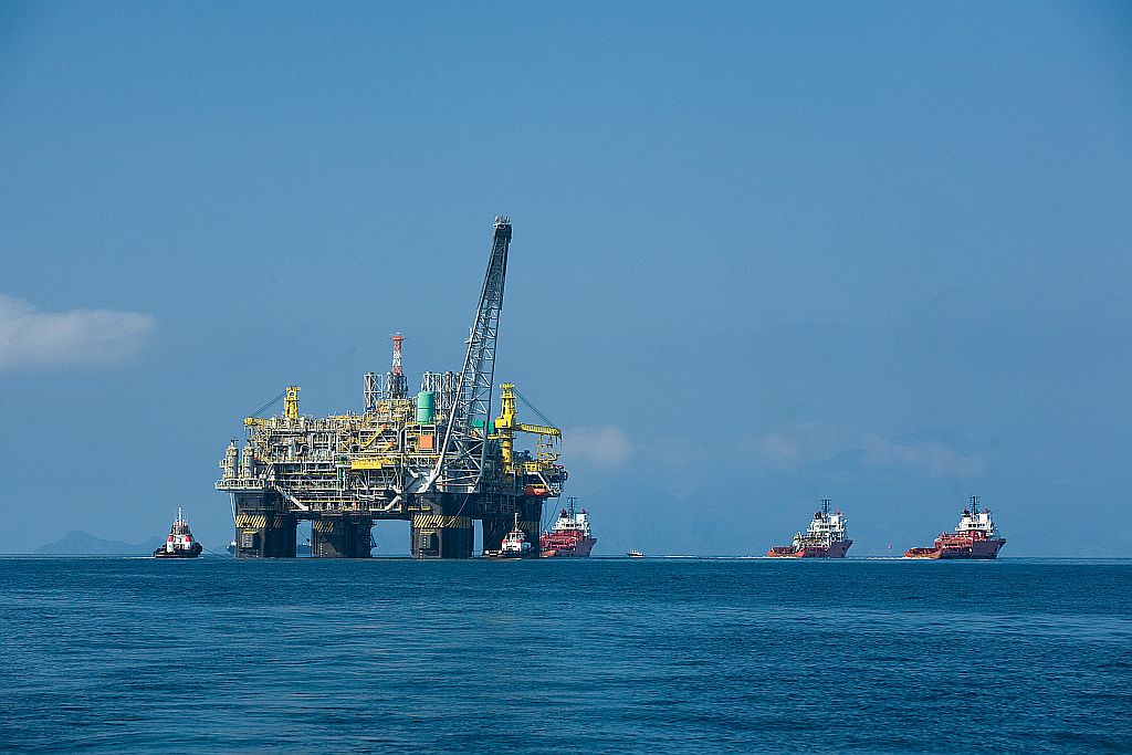 Pelo projeto atual, os estados passariam a receber de maneira igualitária os royalties do petróleo extraído em alto-mar mas o Rio perderia 90% da receita | Agência Petrobras