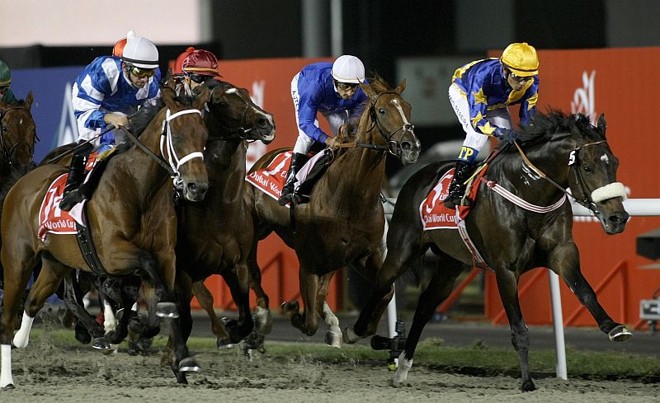 Cavalo paranaense montado por jóquei gaúcho vence a Copa do Mundo de Dubai | Karim Sahib/AFP