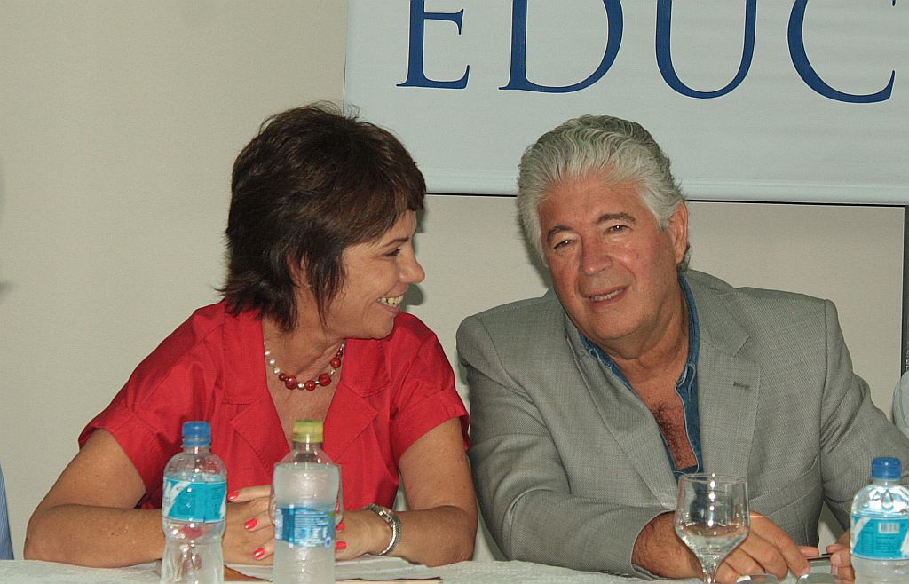 A secretária petista Lygia Pupatto e Requião não se desgrudaram em evento em Maringá, apesar do rompimento do PT com o governador | Carlos Mariucci