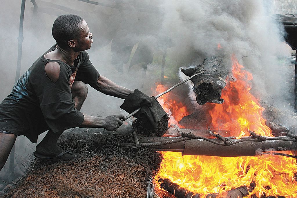 O nigeriano George Osodi revela resultado da ganância pelo petróleo | Divulgação