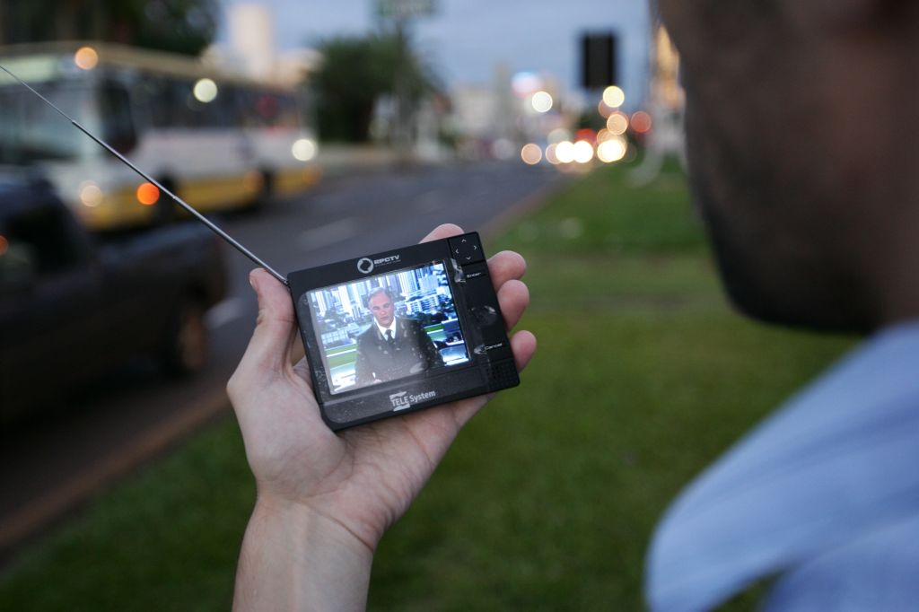 Transmissão digital vista em aparelho móvel: sem chuviscos ou interferências | Gilberto Abelha/Jornal de Londrina