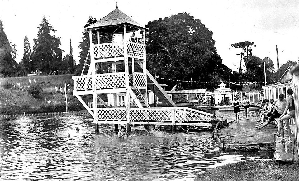 Tanque do Bacacheri era a praia de domingo dos curitibanos. Foto de 1939 | 
