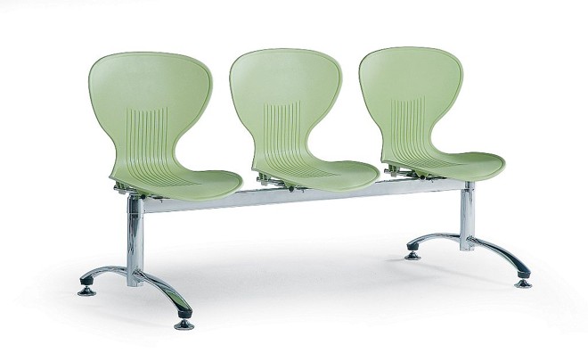 Cadeiras Flash, lançadas pela Prima Design no ano passado, ganharam novas colorações inspiradas na Copa do Mundo 2010 (verde) |