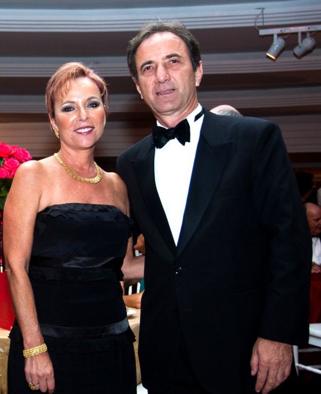 O presidente do Clube Curitibano, Heitor Dantas Filho, e a mulher, Ninon, os anfitriões da festa em comemoração aos 128 anos do clube, na última sexta-feira |