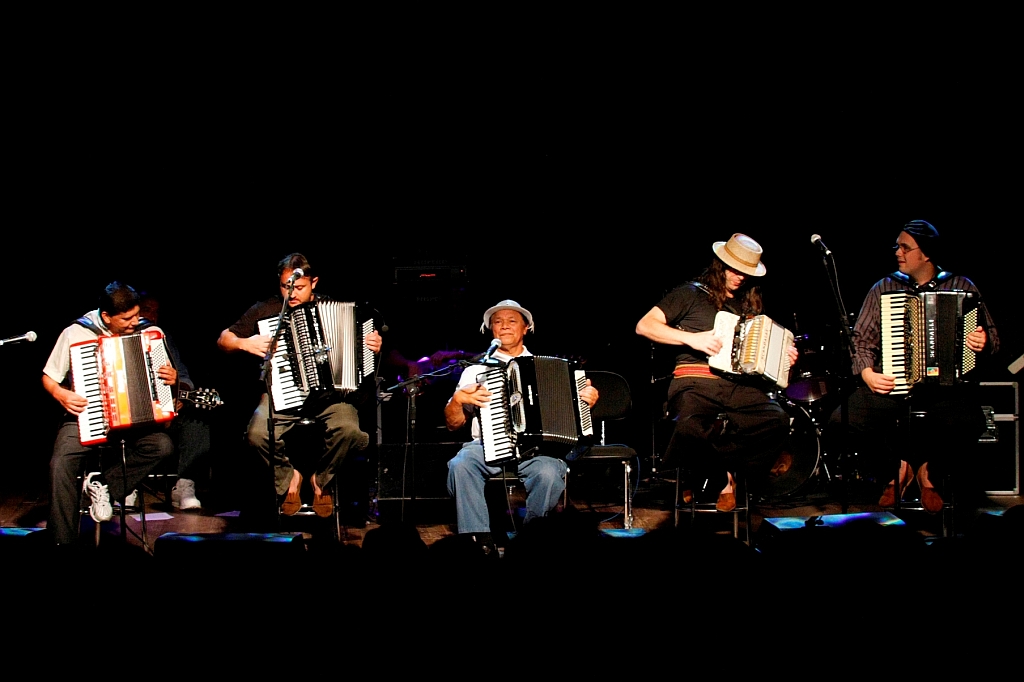 Oswaldinho do Acordeão, Alessandro Kramer, Dominguinhos, Renato Borghetti e Luciano Maia: epifania em Curitiba | Elenize Dezgeniski/Divulgação