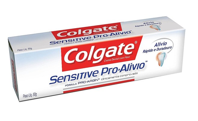 Adeus sensibilidade - Dentes sensíveis são um incômodo na hora de comer ou beber algo muito quente ou muito gelado. Uma novidade é o creme dental da marca Colgate, Colgate Sensitive Pro-Alívio. Ele tem arginina e carbonato de cálcio que reduzem a sensibilidade da dentina do dente. Pode ser usado diariamente como creme dental ou como pomada, aplicada sobre a região sensível. |