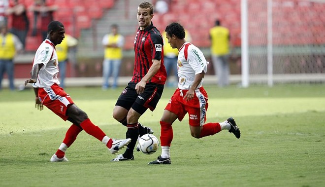 Rhodolfo fez o segundo gol atleticano logo no início da segunda etapa | 