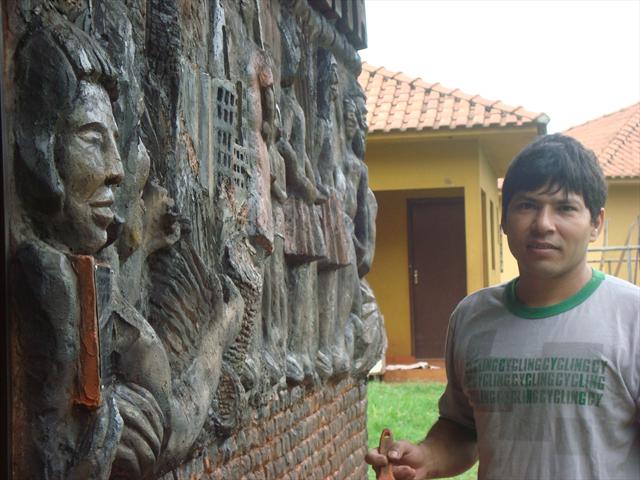 Durante estadia em Maringá, índios contam com espaço para dormir e produzir seus artesanatos | divulgação