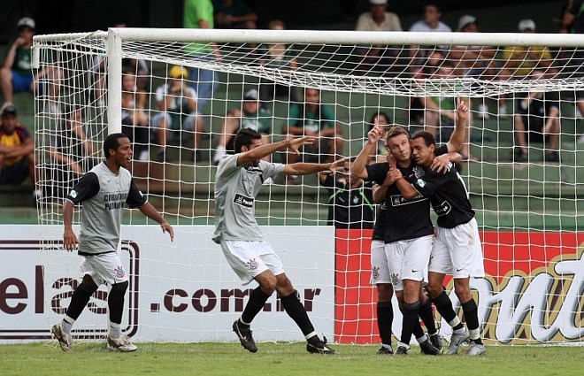 Contra o ex-clube, Bruno Batata comemora o primeiro gol dele neste campeonato | 