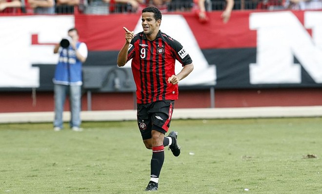 Bruno Mineiro comemora o primeiro gol da partida | 