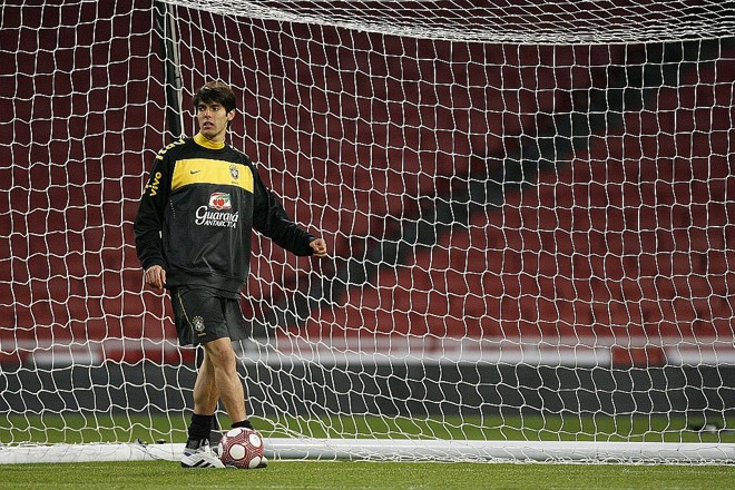 Em má fase no Real Madrid, Kaká vê n a seleção brasileira, que hoje encara a Irlanda, uma chance de se recuperar |