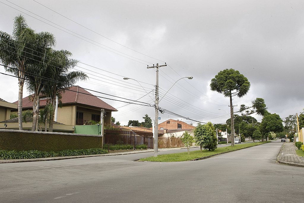 Av. Presidente Washington Luiz: extensão de um quilômetro com predomínio de residências | Aniele Nascimento/Gazeta do Povo