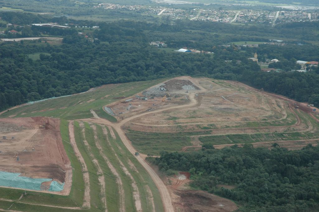 Prefeitura tentou uma reconformação geométrica para o Aterro da Caximba | Divulgação