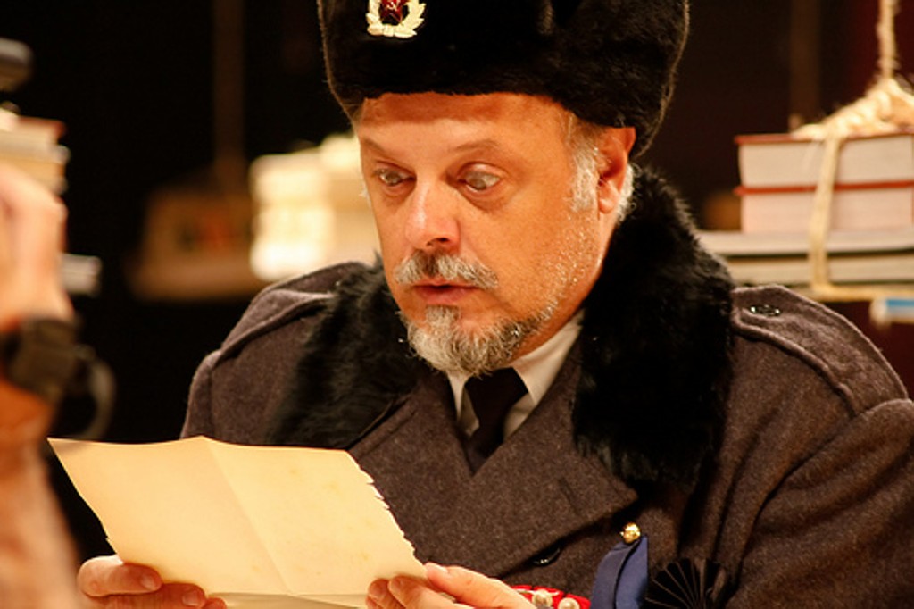 Com direção de Caetano Vilela, Travesties fez sua estreia nacional no Festival de Curitiba