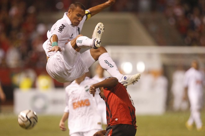 Jogo muito disputado e no segundo tempo chegou a ficar viril demais. Alguns cartões amarelos acalmaram os jogadores | 