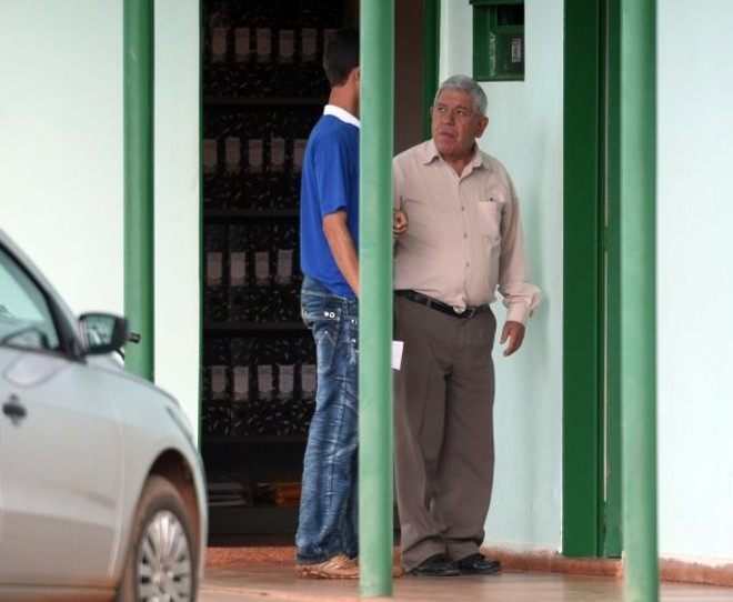 O contador de Bibinho - Douglas Bastos Pequeno (à direita) é o contador dos negócios de Abib Miguel em São João dAliança, Goiás. Já teria trabalhado na Assembleia, mas foi demitido em maio de 2007. Apesar disso, a Assembleia fez depósitos na conta dele nos meses de janeiro, fevereiro e abril de 2009 | 