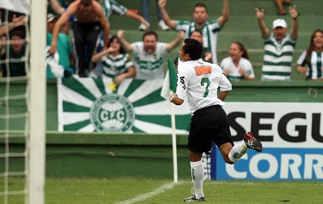 Rafinha encerrou jejum ao fazer o primeiro gol do Coxa aos 24 minutos do primeiro tempo | 