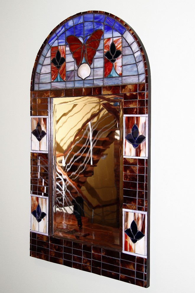 Espelho antigo de Eloy e mosaico Art Nouveau de Patrícia formaram uma nova peça | 