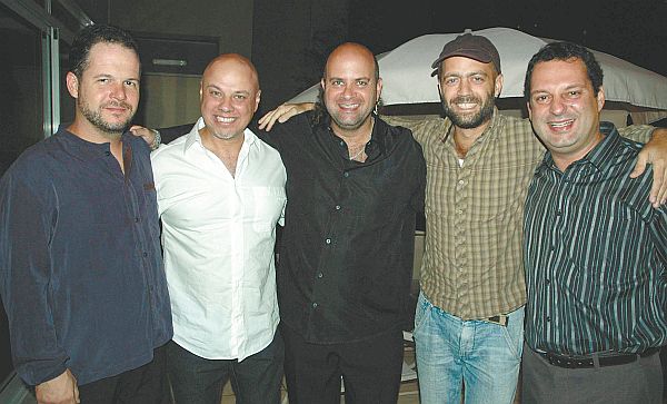 O músico Derico Sciotti deu show de saxofone e flauta, acompanhado do Grupo Tocaia Mario Conde (à esquerda), Jeff Sabbag, Glauco Solter e Endrigo Bettega sábado, no Full Jazz Bar e Restaurante | Paula Martins