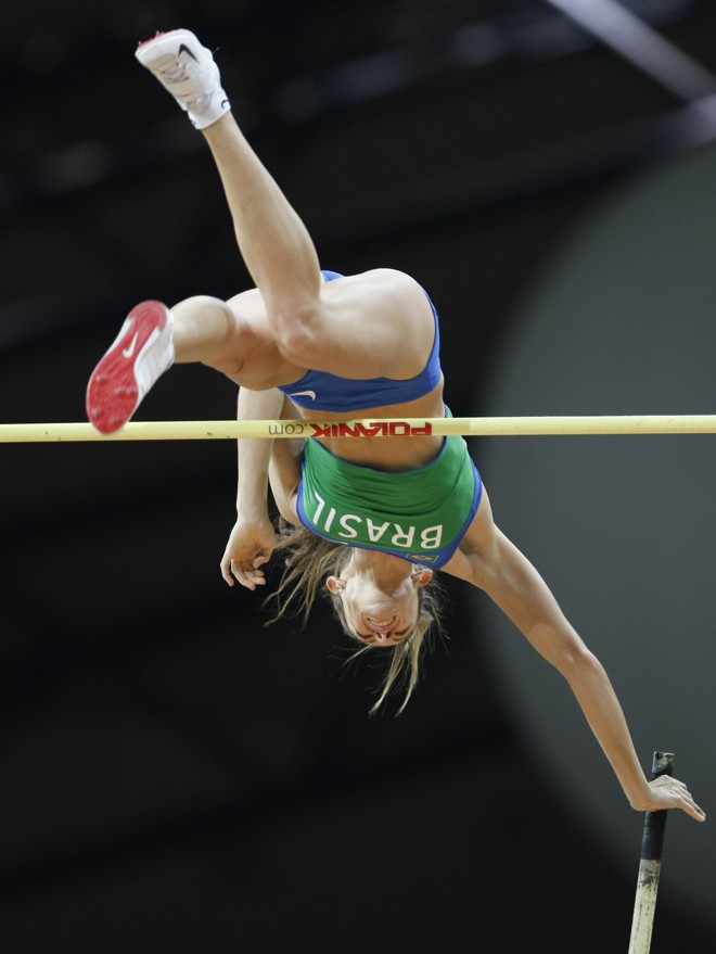 Fabiana salta para a vitória no Mundial Indoor |