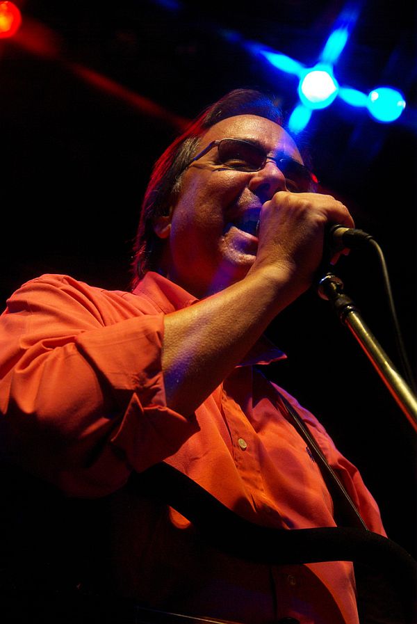 Edu Lobo se apresentou de pé, microfone na mão, contando e cantando | Divulgação