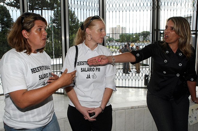 As esposas de policiais Alexandra Dudcushi (à esq.) Vera Rubbo (à dir): discussão sobre porcentual de reajuste para os praças |