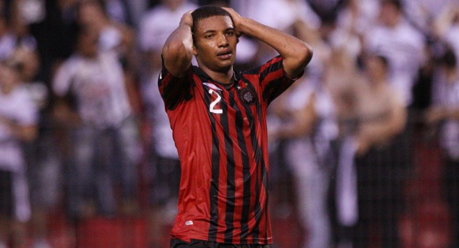 Preterido por Lopes, Raul quer se firmar como titular sob o comando de Leandro Niehues | 