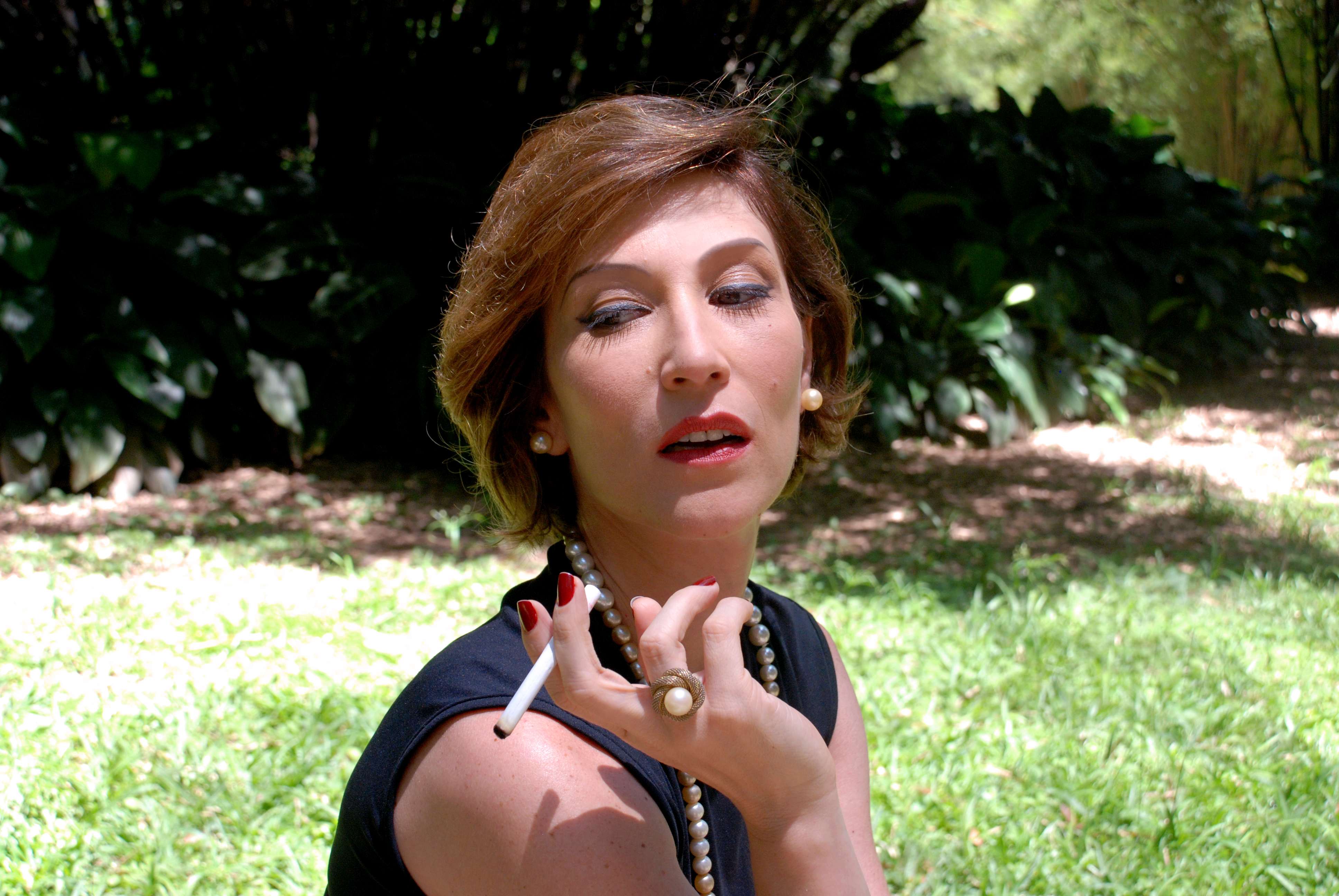 Cena da peça "Simplesmente eu, Clarice Lispector" com a atriz Beth Goulart | Divulgação