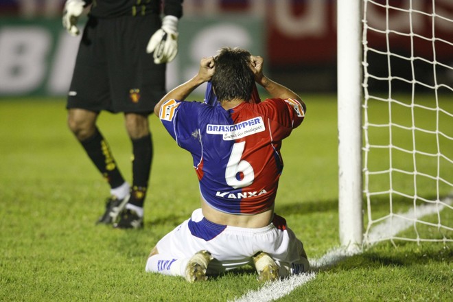 No detalhe, Diego Correia. Foi dele o passe para o gol de Marcelo Toscano |