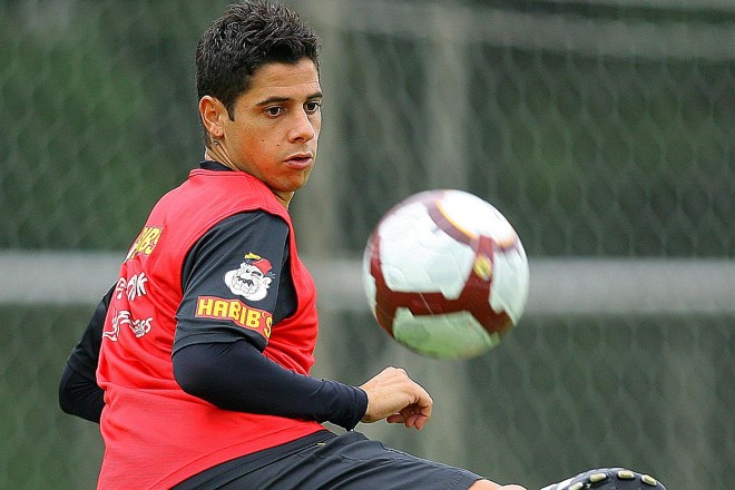 Cicinho reclamou de ficar na reserva e foi advertido pela diretoria tricolor | Gaspar Nobrega/Vipcomm
