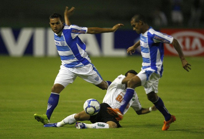Diante de um preciso Avaí, Coritiba sucumbiu. Teve muitas chances de vencer, mas acabou derrotado |