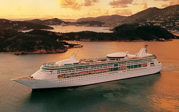 O navio Vision of the Seas foi retido em Búzios após 310 pessoas apresentarem sintomas de vômito e diarreia | Divulgação