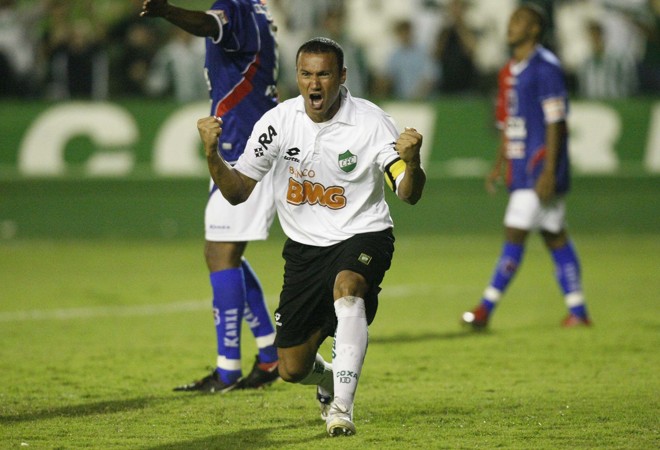 Jeci também marocu um gol que foi anulado. Ele chegou a comemorar muito... |