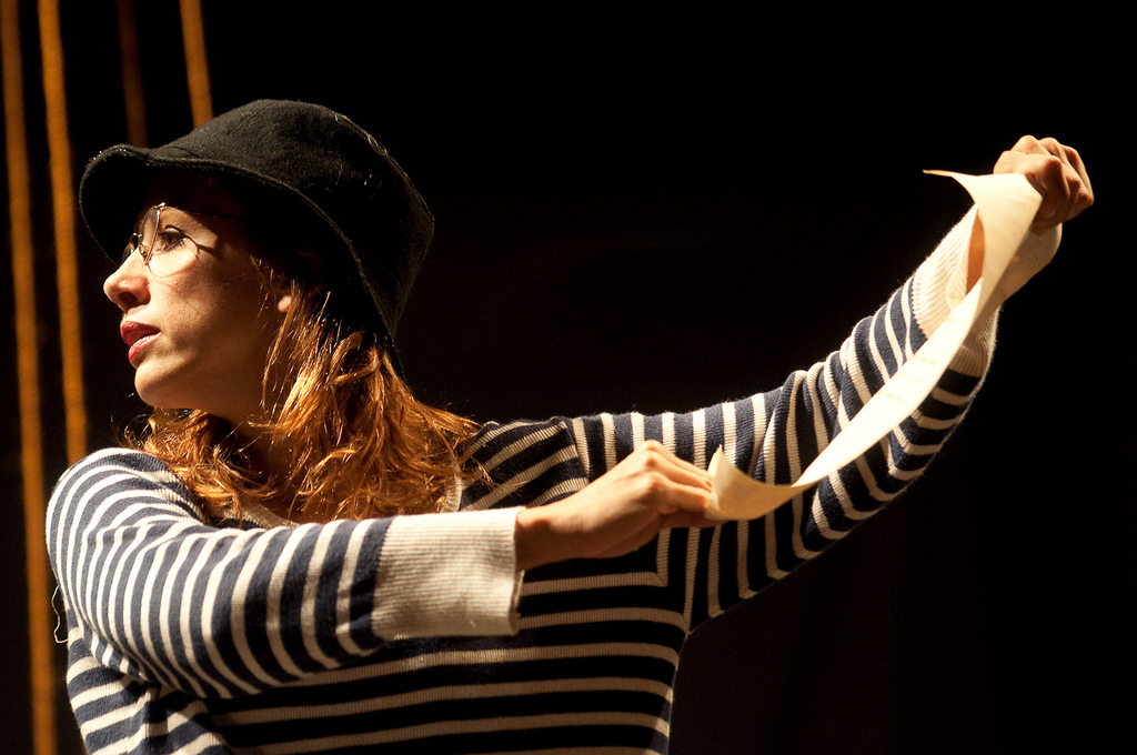 A peça se propõe a apresentar o universo inquietante da poetisa cariosa Ana Cristina César | Emi Hoshi / Divulgação