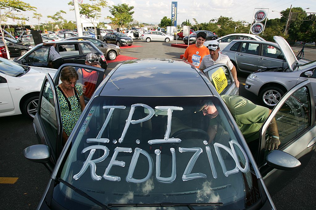 Feirão realizado em Curitiba: lojas esperam bater neste mês o recorde histórico de 30 mil unidades vendidas | Daniel Castellano/ Gazeta do Povo