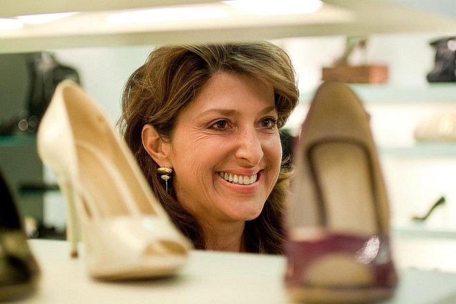 Andréa Rossetti Cintr, franqueada da marca gaúcha de calçados Jorge Bischoff em Curitiba, recebeu convidadas no ParkShopping Barigüi, na última quinta-feira, para apresentar a coleção de Inverno 2010. Na ocasião ela apresentou também os casacos da estilista boliviana Liliana Castellaño desenvolvidos exclusivamente para a grife de sapatos |